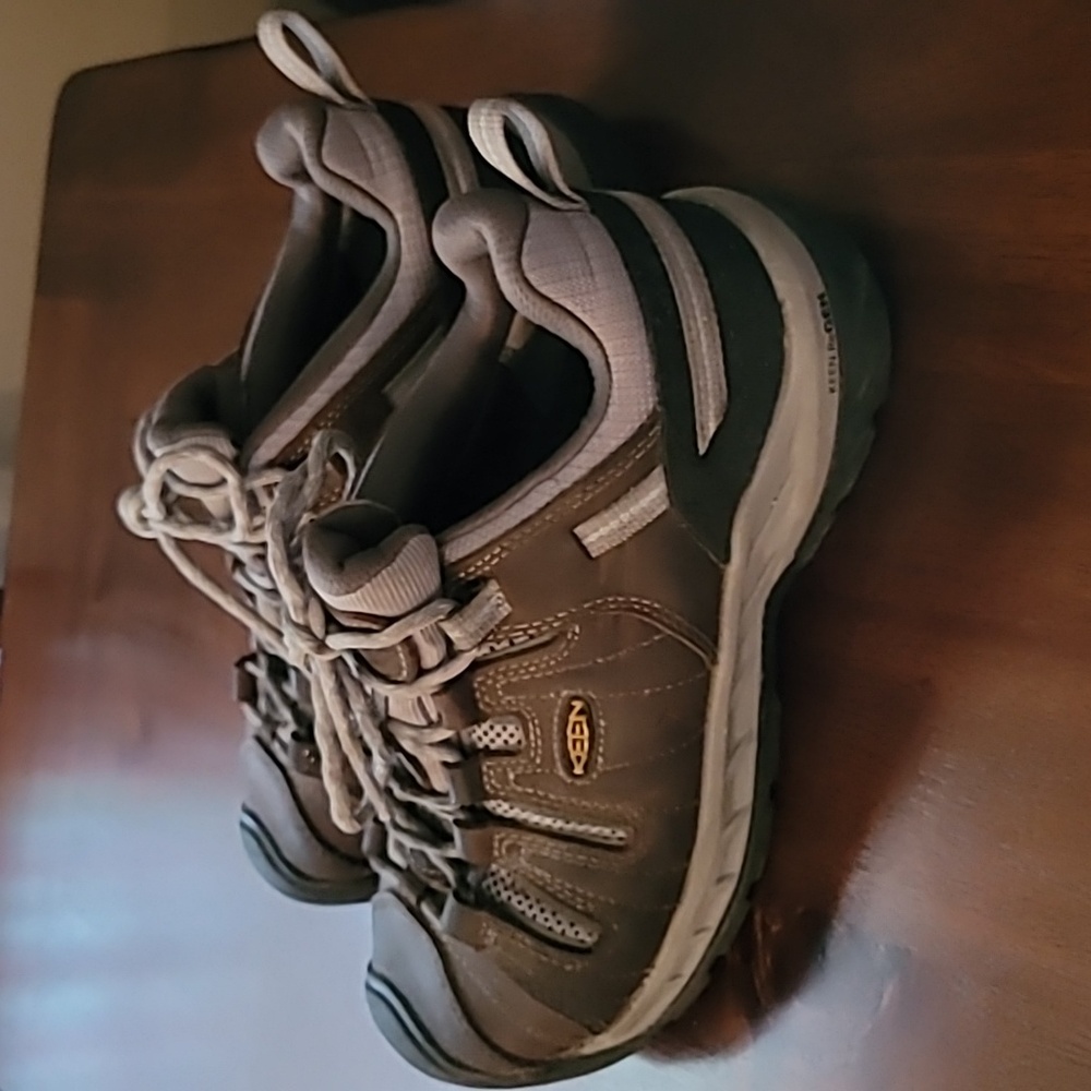 KEEN women's work shoe